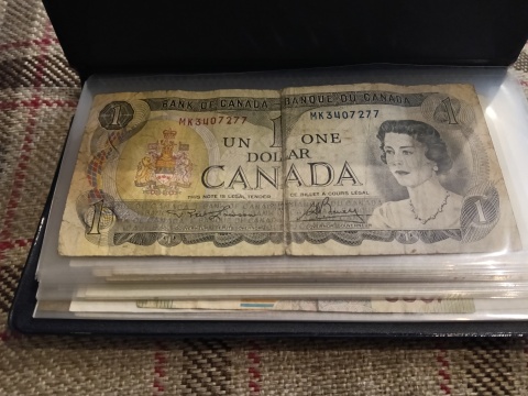 Klaser z banknotami 20 sztuk