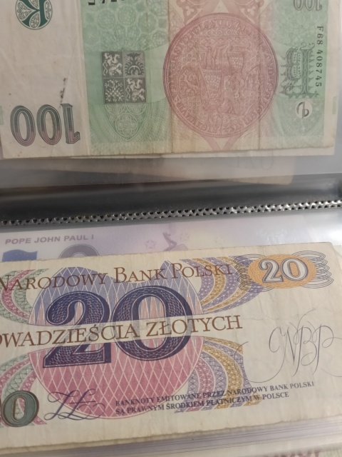 Klaser z banknotami 20 sztuk