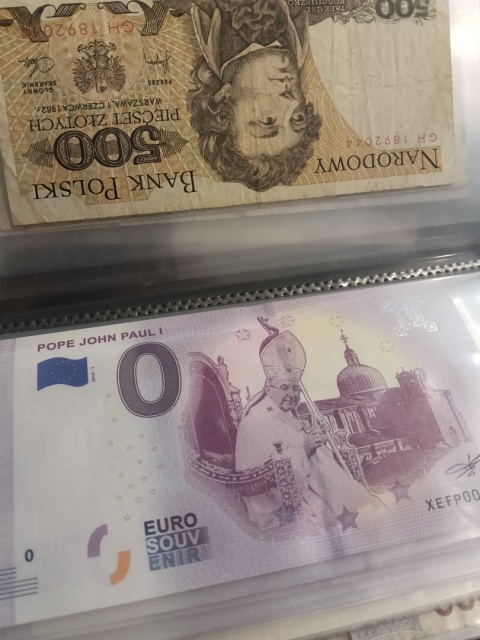 Klaser z banknotami 20 sztuk