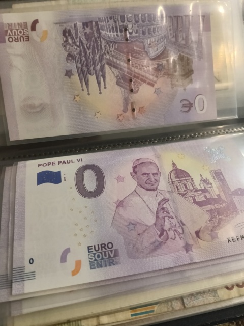 Klaser z banknotami 20 sztuk