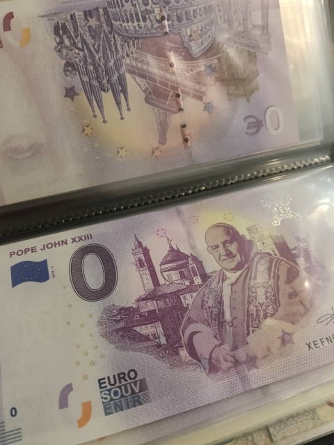 Klaser z banknotami 20 sztuk