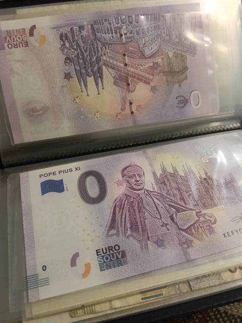 Klaser z banknotami 20 sztuk