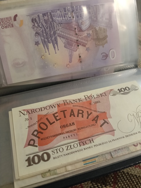Klaser z banknotami 20 sztuk