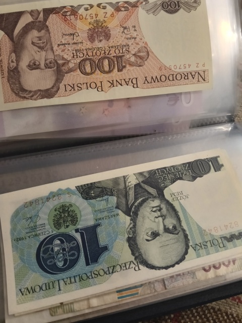 Klaser z banknotami 20 sztuk