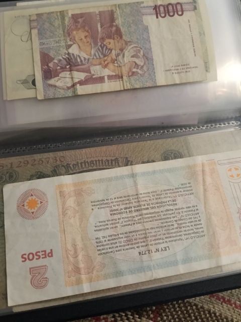 Klaser z banknotami 20 sztuk
