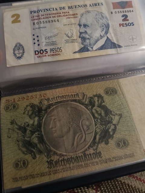 Klaser z banknotami 20 sztuk