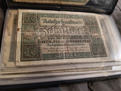 Klaser z banknotami 22 sztuki