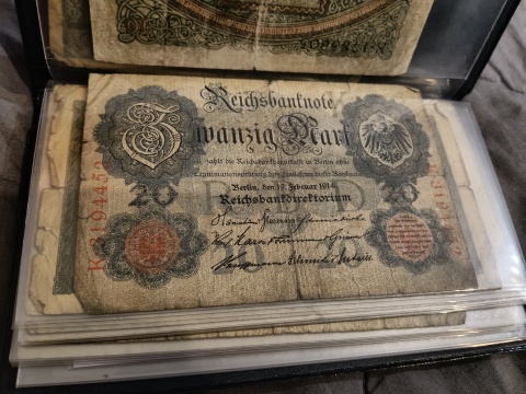 Klaser z banknotami 22 sztuki