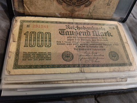 Klaser z banknotami 22 sztuki