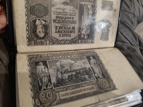 Klaser z banknotami 22 sztuki