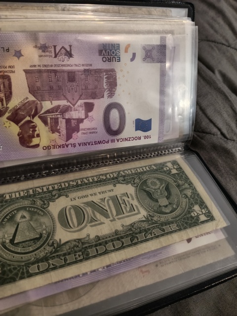 Klaser z banknotami 22 sztuki