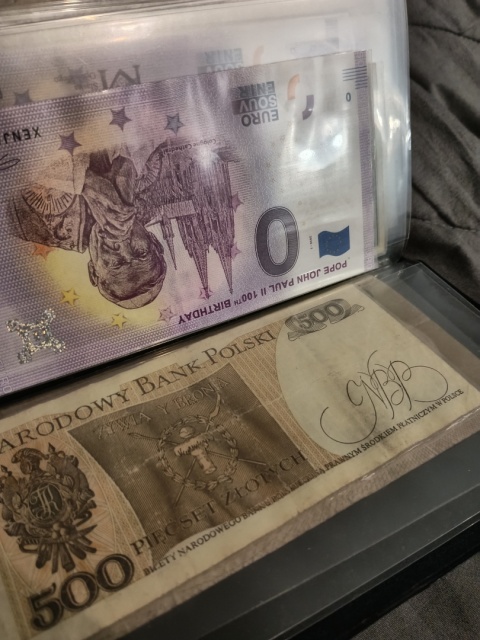 Klaser z banknotami 22 sztuki