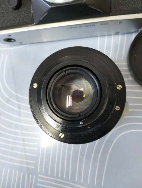 Stary aparat fotograficzny Zenit z obiektywem