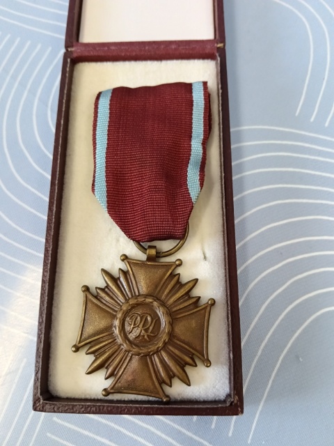 Brązowy krzyż zasługi PRL p8