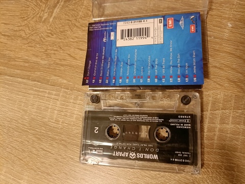 Kaseta magnetofonowa Worlds Apart