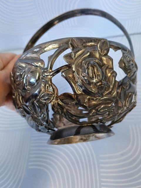 Metalowy koszyczek na cukiernicę