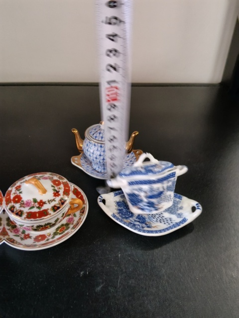 Trzy mini wazy Art porcelain