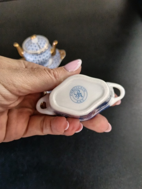 Trzy mini wazy Art porcelain