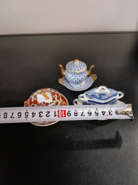 Trzy mini wazy Art porcelain