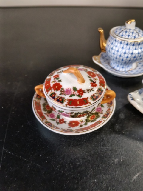 Trzy mini wazy Art porcelain