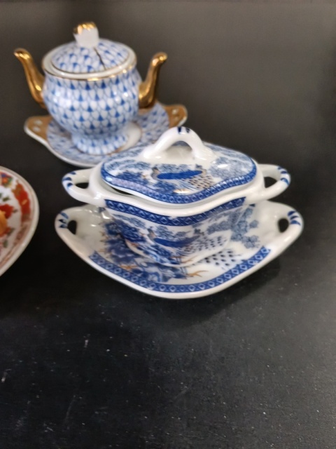 Trzy mini wazy Art porcelain