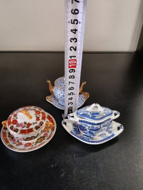 Trzy mini wazy Art porcelain