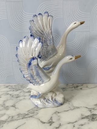 Figurka porcelanowa ptaki w locie