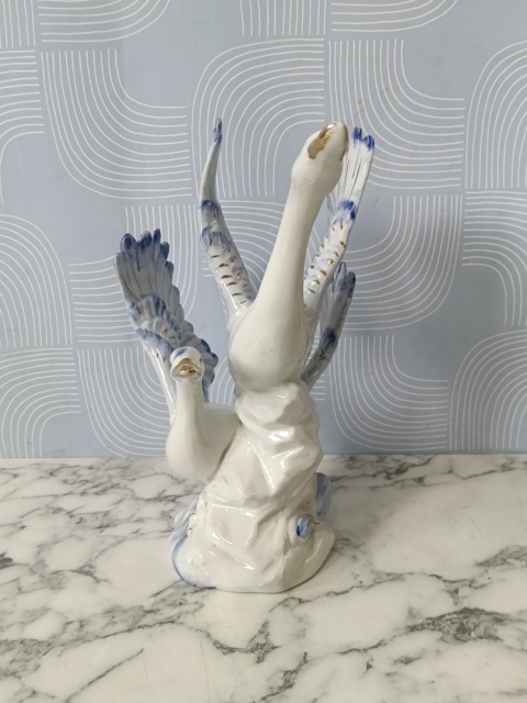 Figurka porcelanowa ptaki w locie