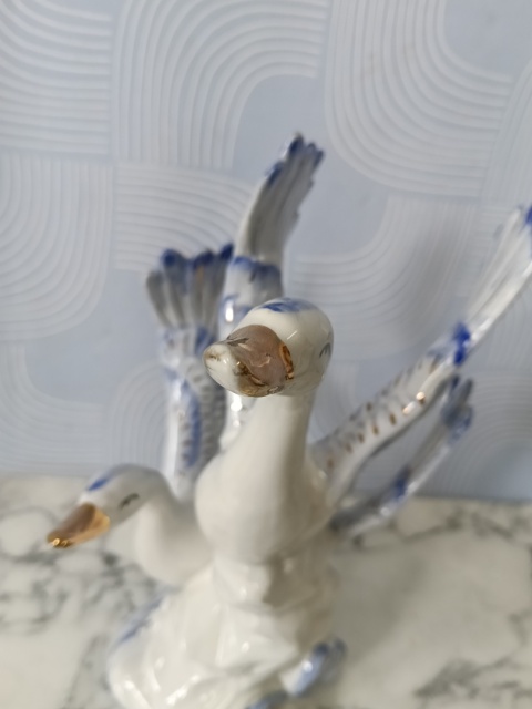 Figurka porcelanowa ptaki w locie