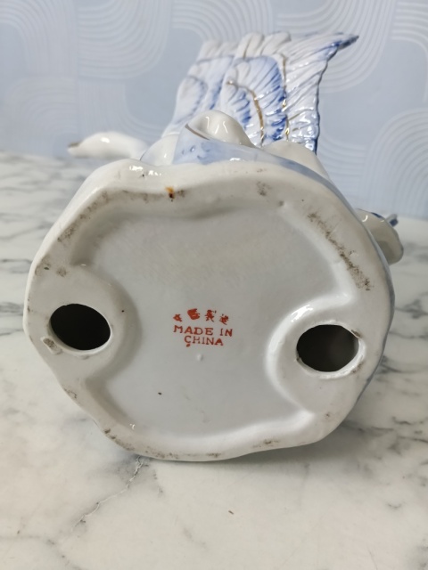 Figurka porcelanowa ptaki w locie