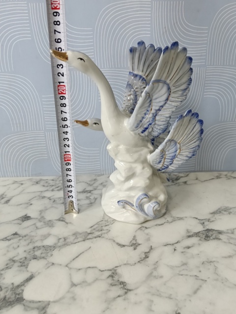 Figurka porcelanowa ptaki w locie