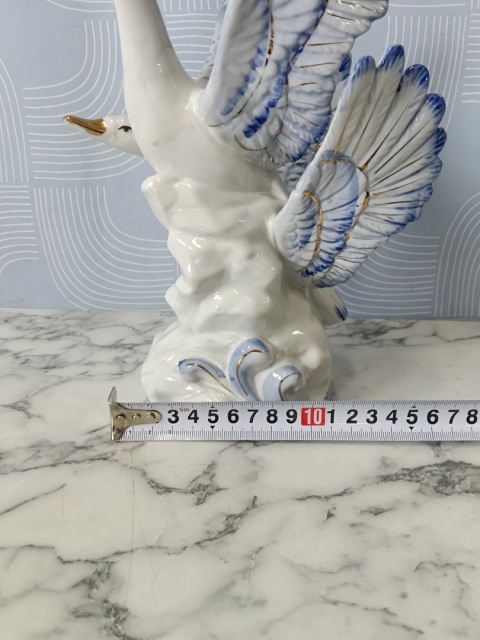 Figurka porcelanowa ptaki w locie