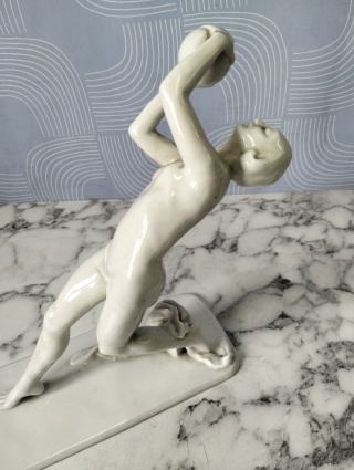 Stara figurka porcelanowa Heu Bach