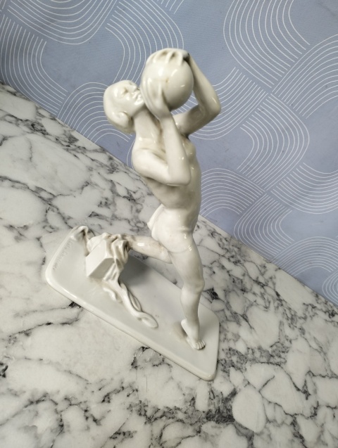 Stara figurka porcelanowa Heu Bach