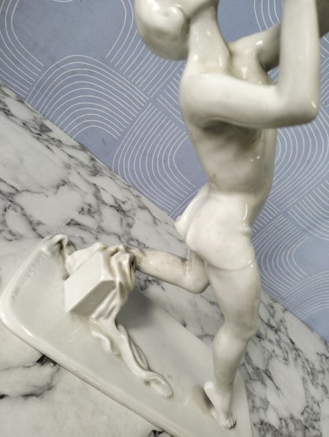 Stara figurka porcelanowa Heu Bach