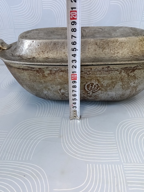 Aluminiowa duża brytfanna.
