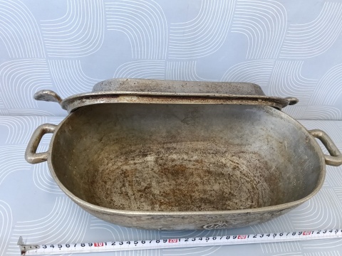 Aluminiowa duża brytfanna.