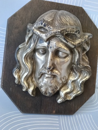 Płaskorzeźba głowa Chrystusa