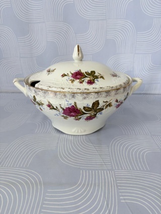 Porcelanowa waza z różą