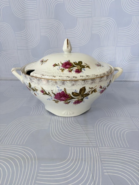 Porcelanowa waza z różą