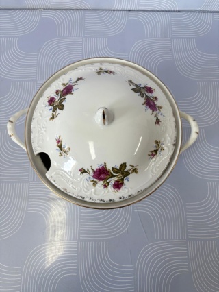 Porcelanowa waza z różą