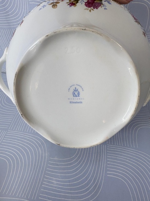 Porcelanowa waza z różą