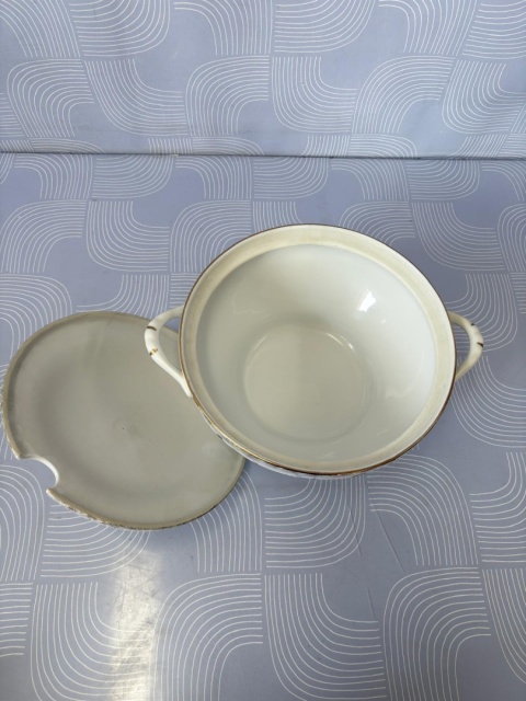 Porcelanowa waza z różą