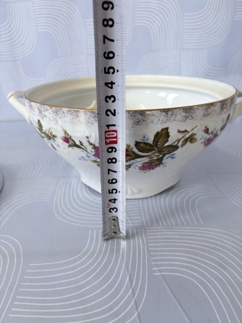 Porcelanowa waza z różą