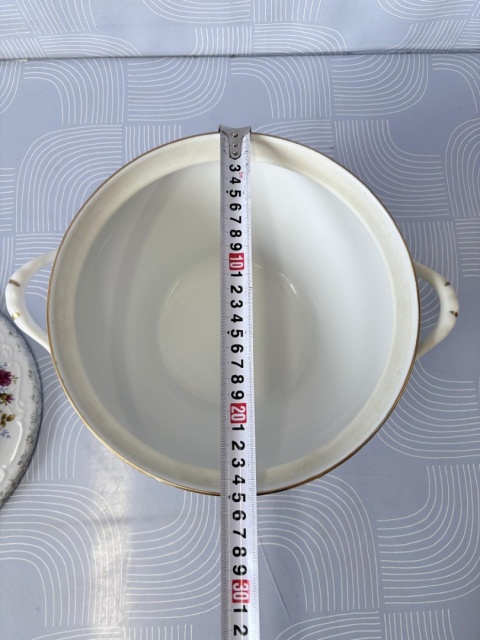 Porcelanowa waza z różą