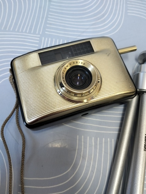 Aparat Pentacon Penti II plus statyw