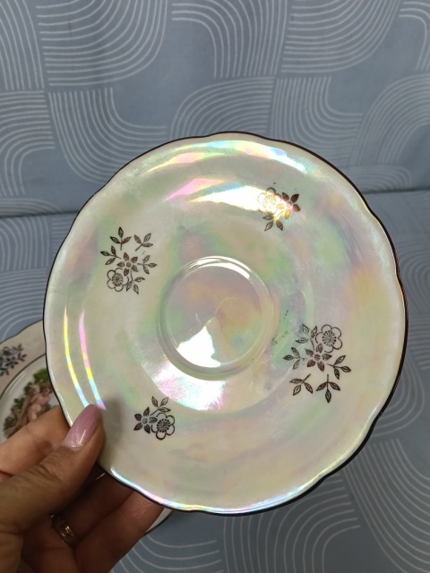 Iryzowane trio śniadaniowe porcelana Kahla