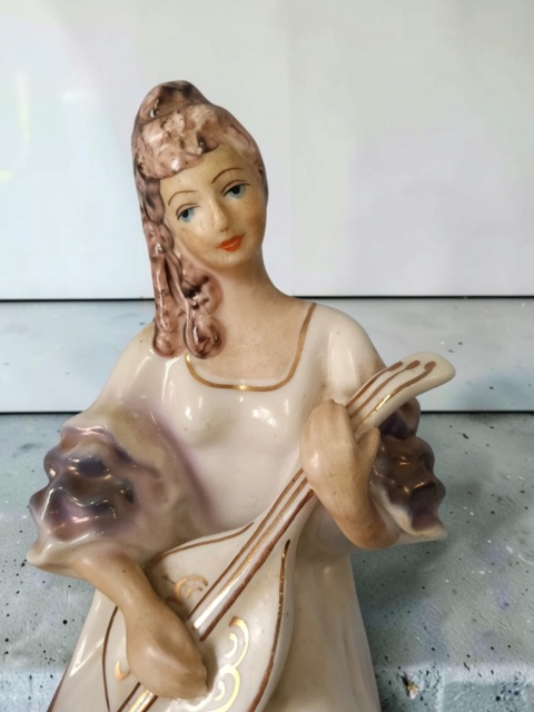 Kolekcjonerska figurka Dama z mandoliną Jan Jezela