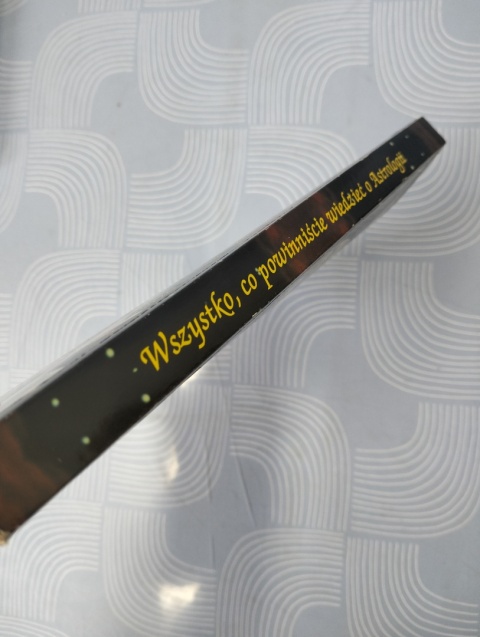 Książka Wszystko co powinniście wiedzieć o astrologii