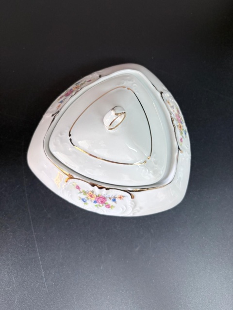 Porcelanowa trójkątna bombonierka Bogucice